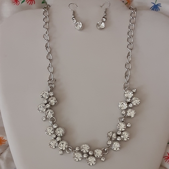 Jewelry - Beautiful Necklace Earring And Bracelet Set